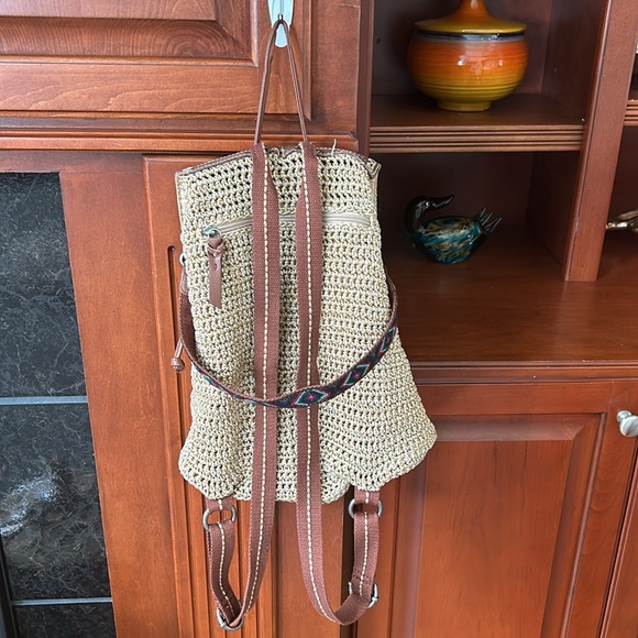 THE SAK- Avalon -Crochet Convertible Backpack- EUC/SFH - Picture 3 of 8